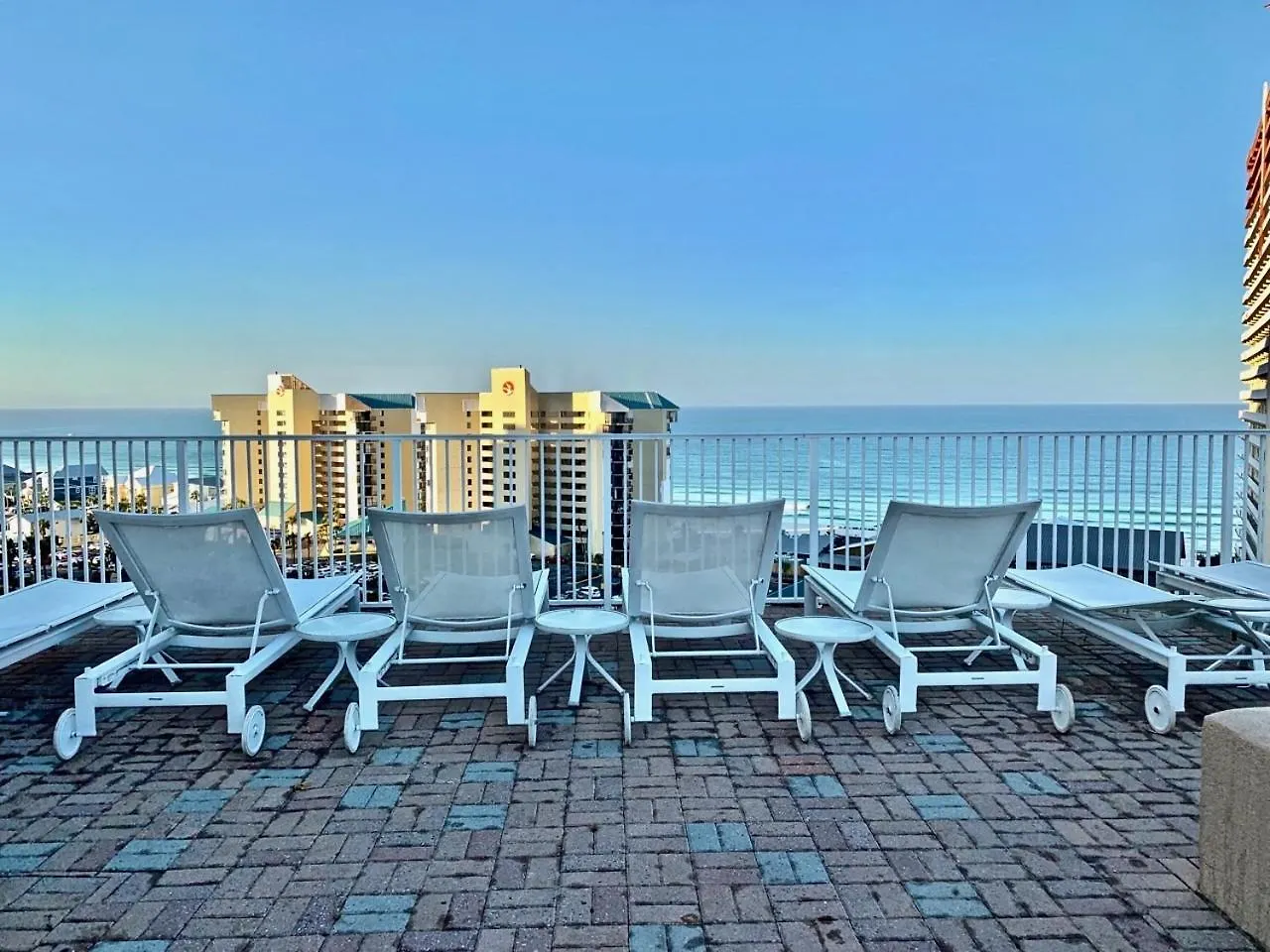 Spacious Beachfront Condo! Sleeps 8 With Gulf Views! Panama City Beach