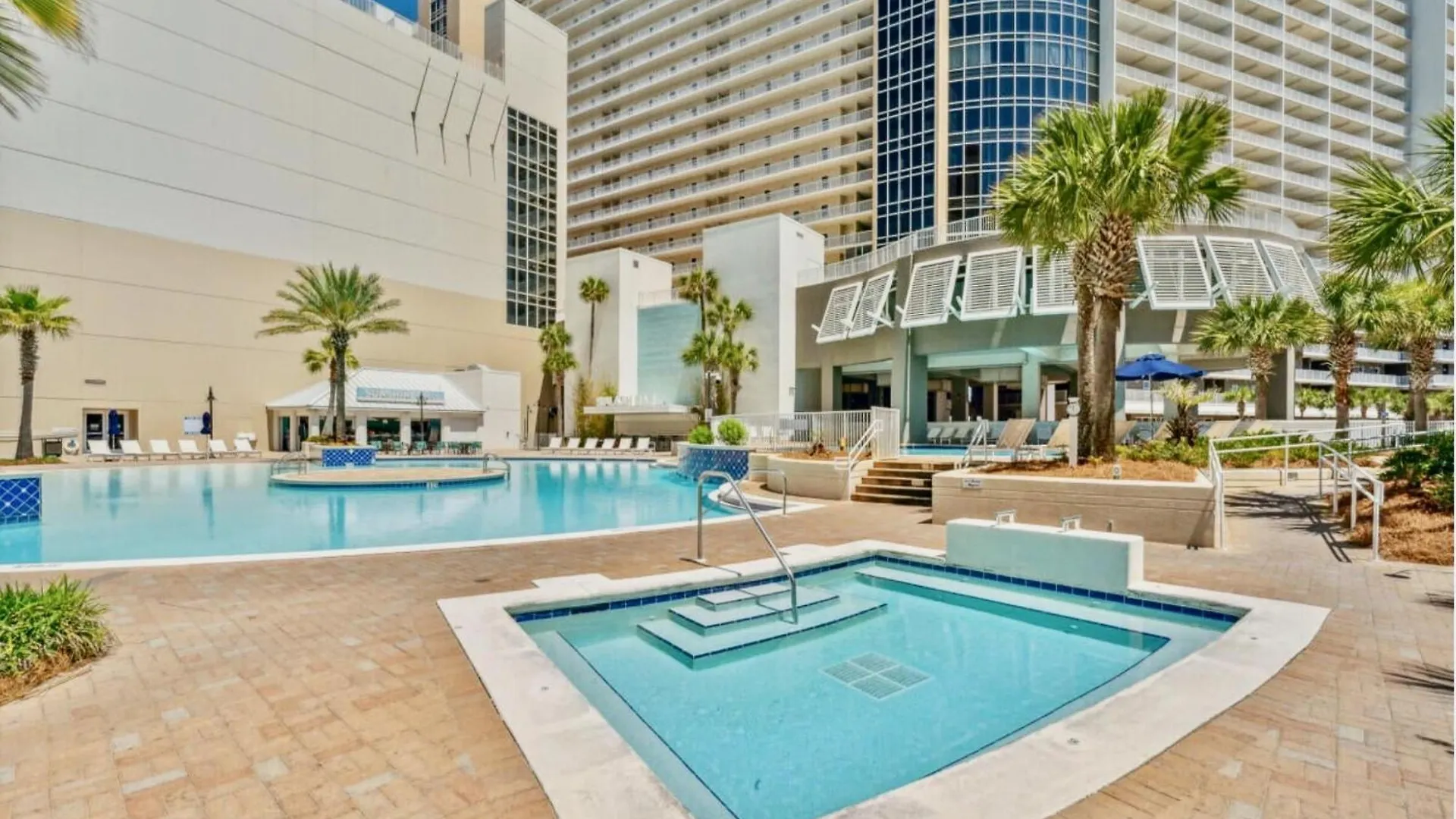 Spacious Beachfront Condo! Sleeps 8 With Gulf Views! Panama City Beach