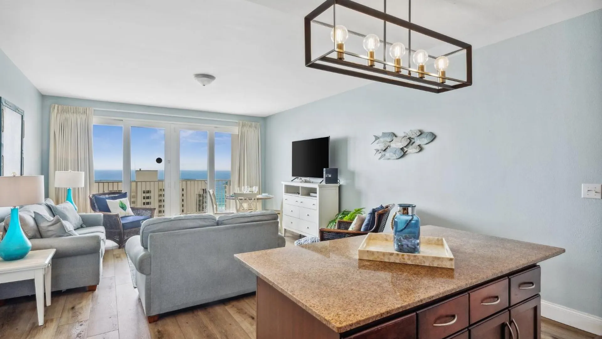 Spacious Beachfront Condo! Sleeps 8 With Gulf Views! Panama City Beach Lägenhet