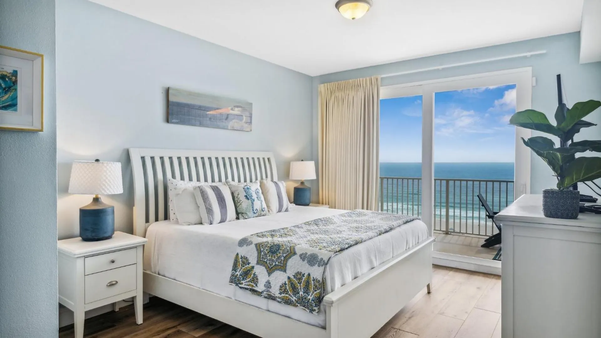 Spacious Beachfront Condo! Sleeps 8 With Gulf Views! Panama City Beach Lägenhet