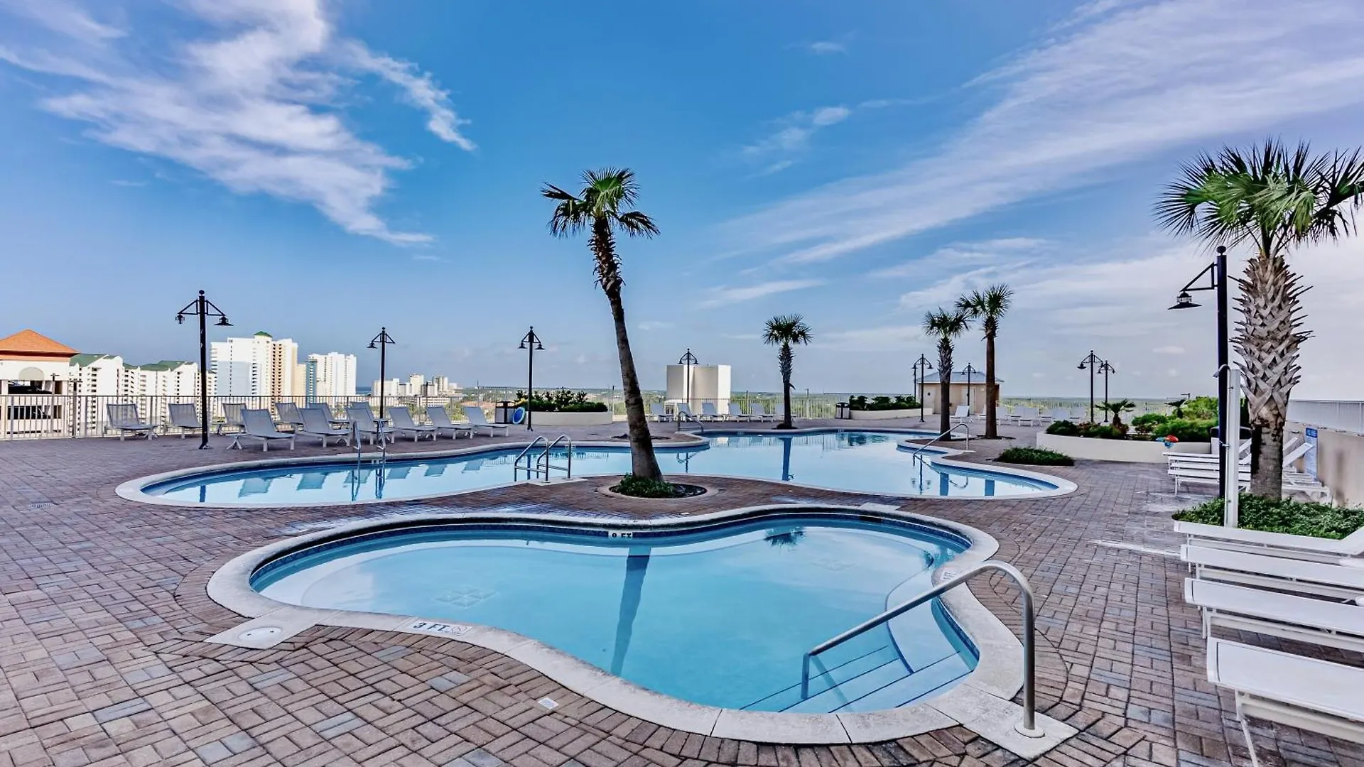 Spacious Beachfront Condo! Sleeps 8 With Gulf Views! Panama City Beach Appartement