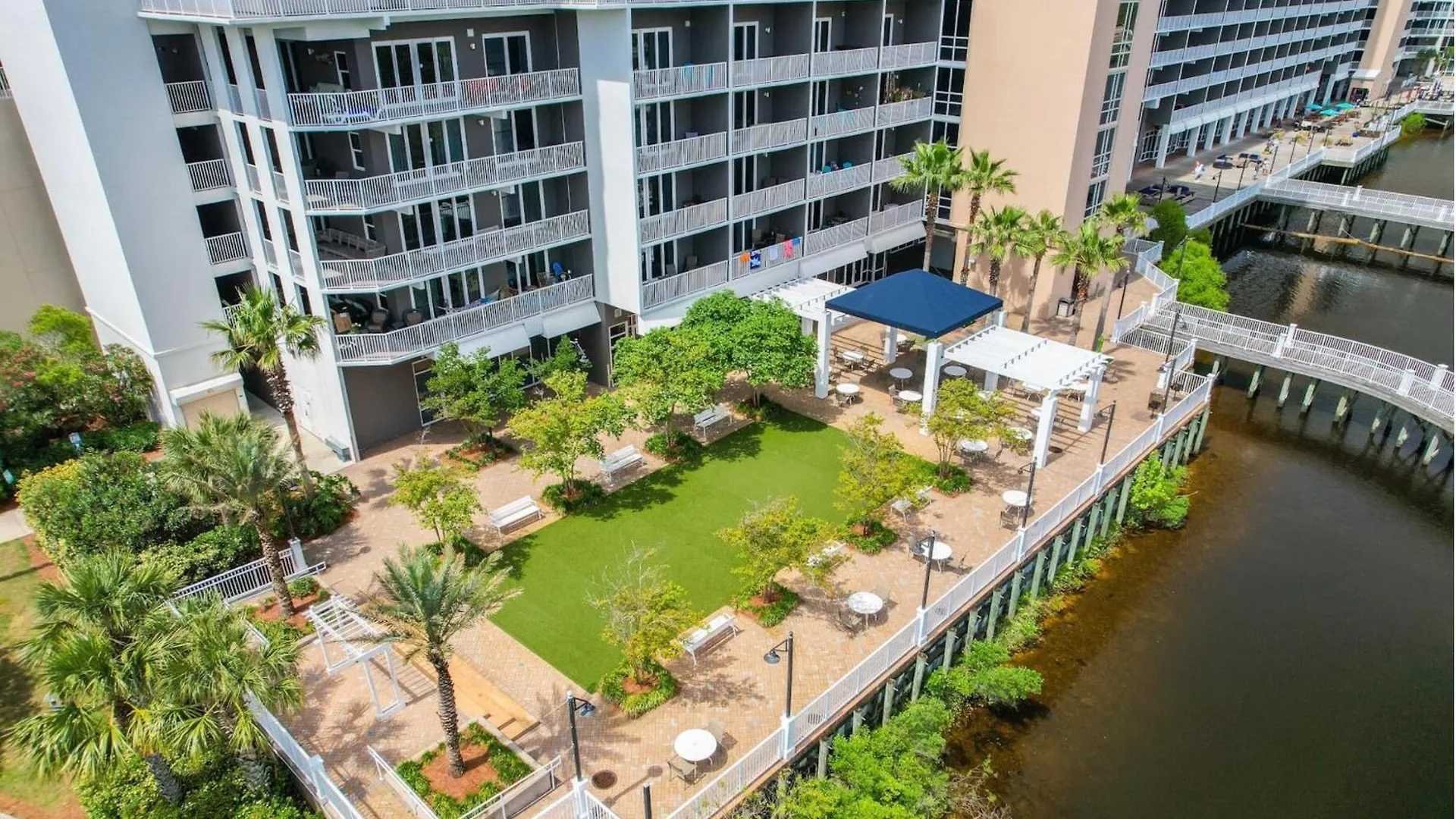 Spacious Beachfront Condo! Sleeps 8 With Gulf Views! Panama City Beach 0*,  Verenigde Staten