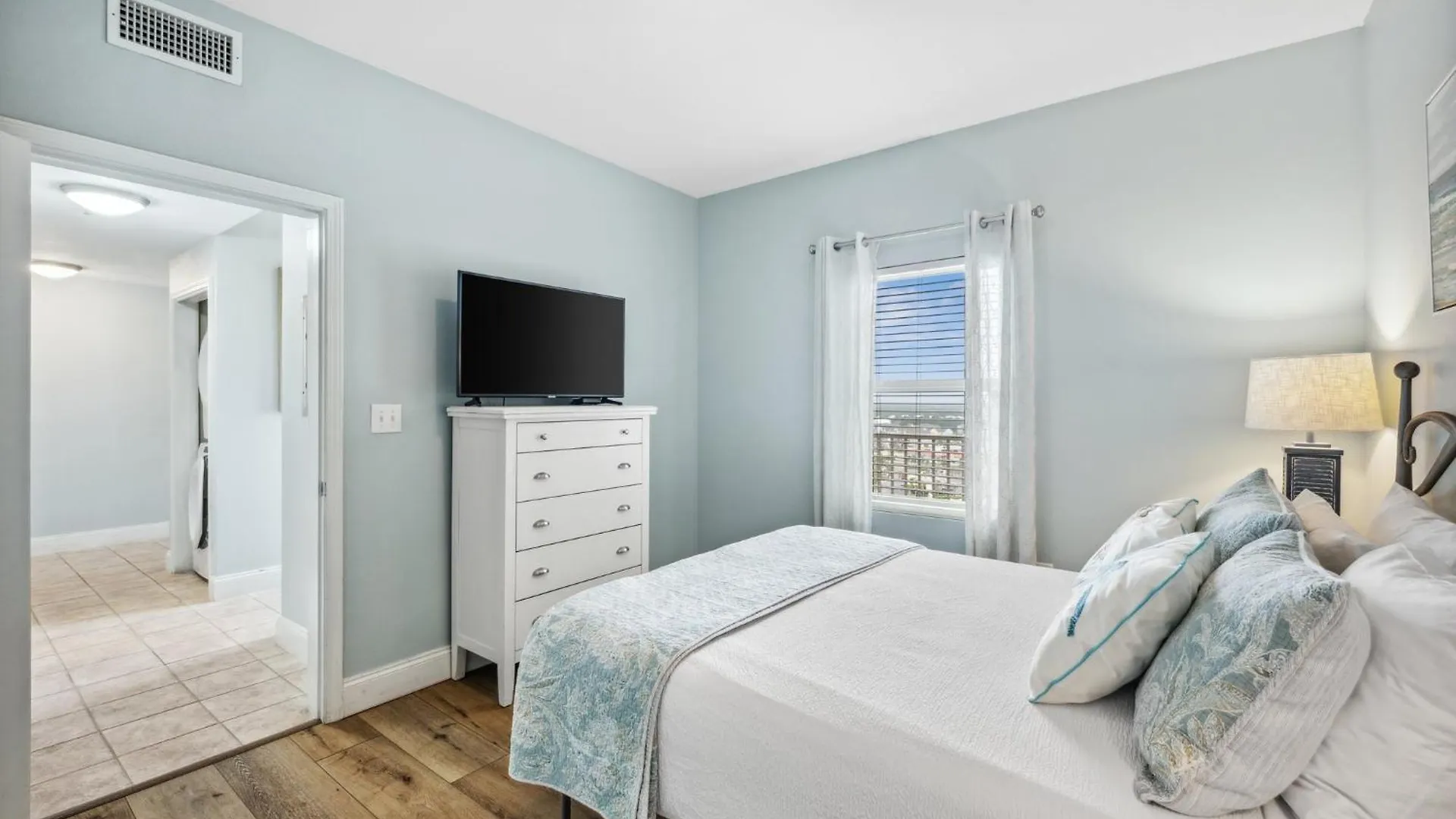 Spacious Beachfront Condo! Sleeps 8 With Gulf Views! Panama City Beach Verenigde Staten
