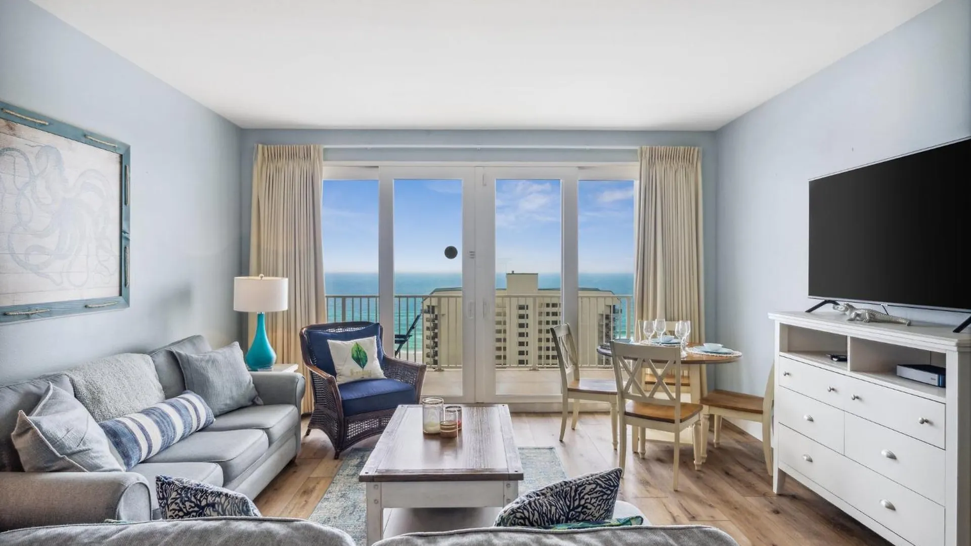Spacious Beachfront Condo! Sleeps 8 With Gulf Views! Panama City Beach Appartement